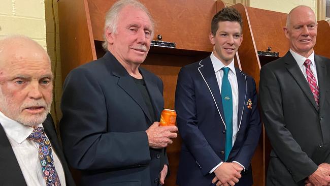 The Chappell brothers and Tim Paine lead a tour of the SCG dressing room