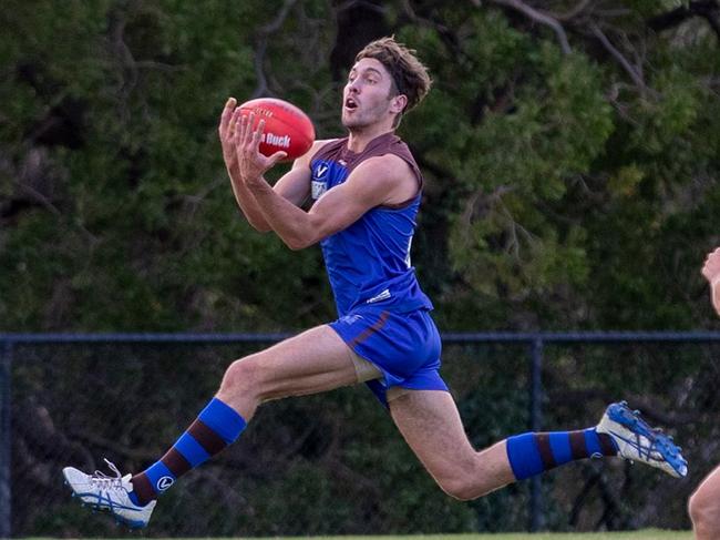 Peninsula's Tom Feldgen takes a mark at full stretch. Picture: Pearcey Presents