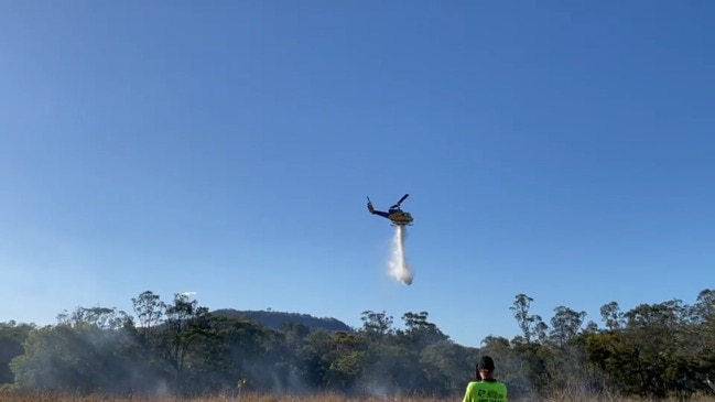 Water bombing aircraft take on Beerwah grassfire