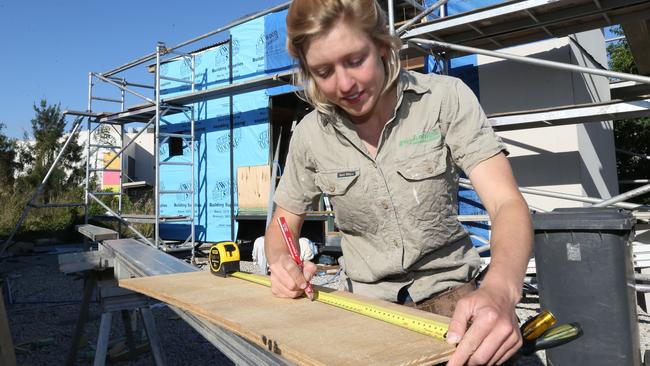 Lara Nobel building a house on a trailer. Pic Annette Dew