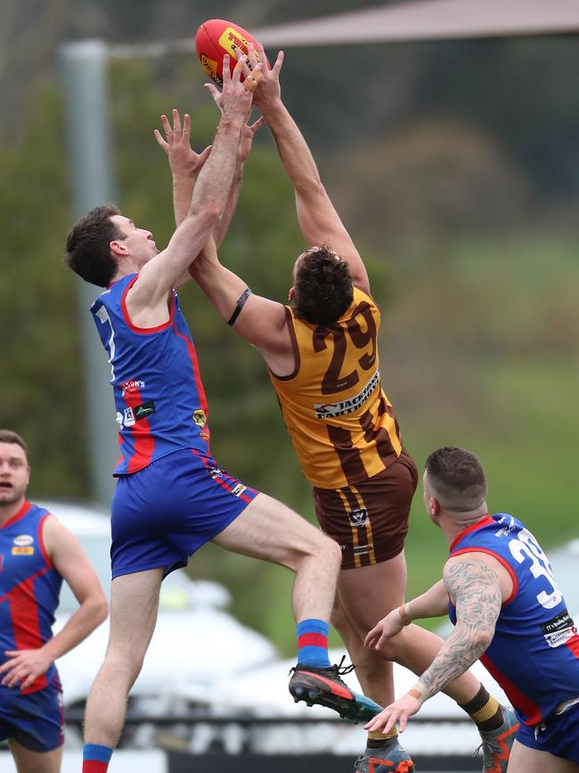 Kiewa-Sandy Creek’s Connor Newnham and Beechworth’s Mitch Anderson compete in the air.