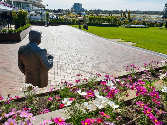 The statue of Bart Cummings is lonelier than ever.