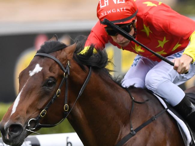 Performer ridden by Hugh Bowman (centre) takes the lead in the closing stages to win the Arrowfield Breeders Plate race during the TAB Epsom Day at Randwick Racecourse in Sydney, Saturday, September 30, 2017. (AAP Image/David Moir) NO ARCHIVING, EDITORIAL USE ONLY