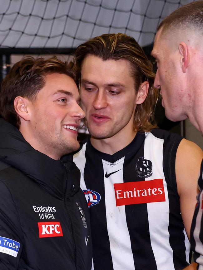 Darcy Moore and Darcy Cameron chat to Pat Lipinski after he was concussed.