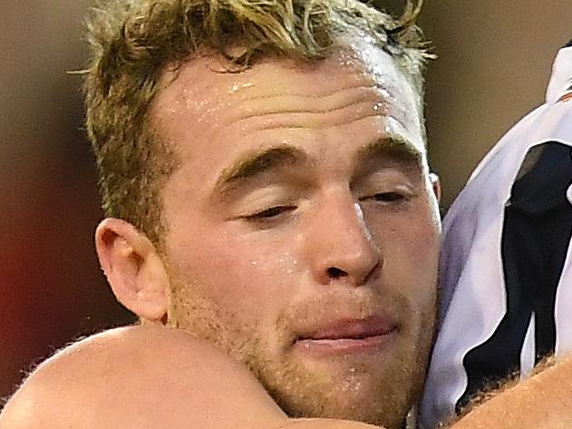 Tom Mitchell of the Hawks (left) and Josh Jenkins of the Crows contest during the Round 13 AFL match between the Hawthorn Hawks and the Adelaide Crows at the MCG in Melbourne, Saturday, June 16, 2018. (AAP Image/Julian Smith) NO ARCHIVING, EDITORIAL USE ONLY
