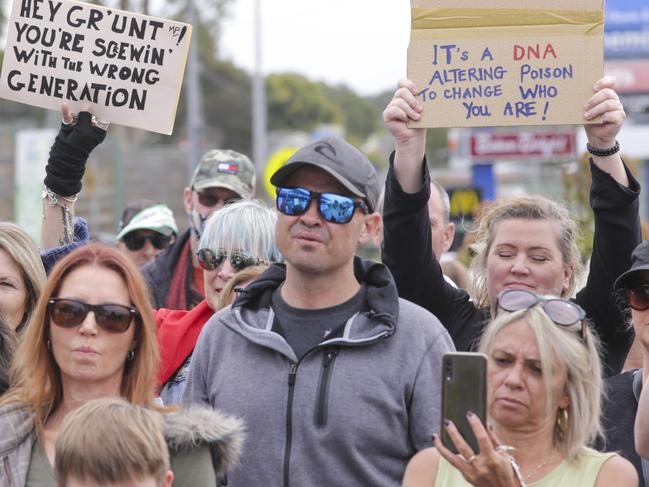 The crowd that gathered. Picture: NCA NewsWire / Wayne Taylor