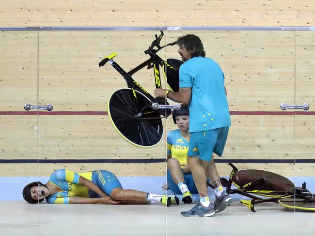 Melissa Hoskins was left in agony after crashing out at the velodrom