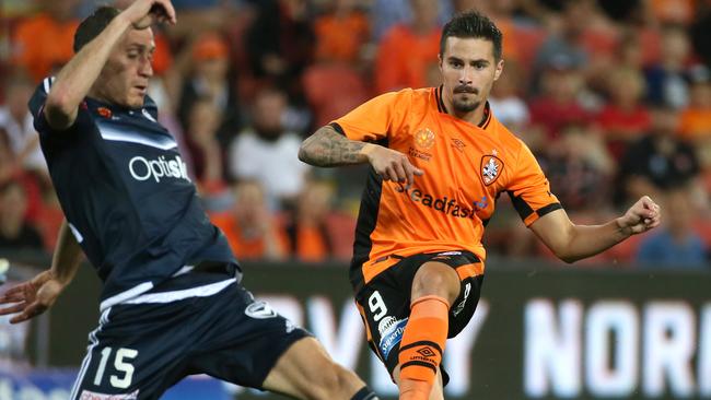 Round 1 of the A-League season, Brisbane Roar vs Melbourne Victory at Suncorp Stadium. Jamie Maclaren. Pic Jono Searle.