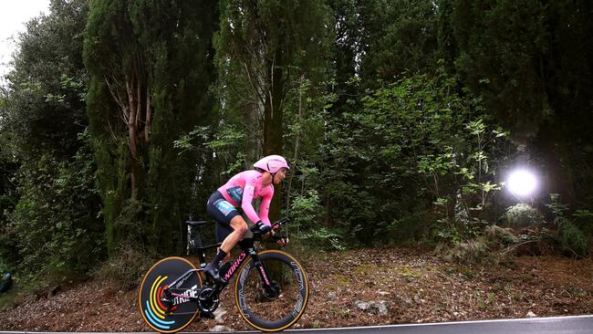 Hindley sprints in the 2022 Giro d'Italia. Picture: Getty