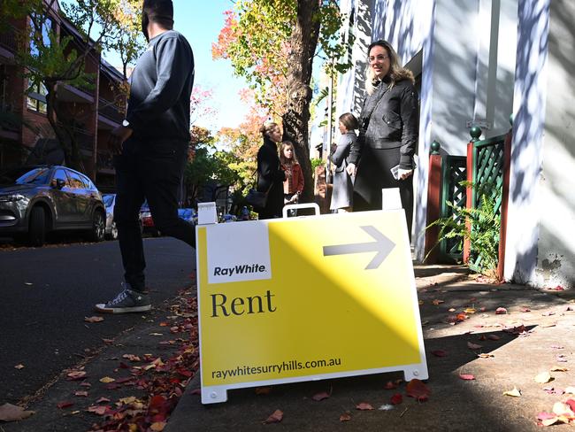 SYDNEY, AUSTRALIA - NewsWire Photos,June 4, 2022: Sydney-siders view properties in Surry Hills for rent as prospective tenants are having difficulties securing rental properties. Davies Street, Surry HillsPicture: NCA NewsWire / Jeremy Piper