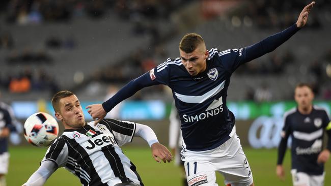 Juventus' Pol Lirola (L) and Melbourne Victory's Mitchell Austin (R).