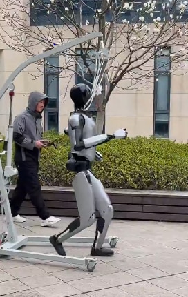 Robots are starting to gear up for the 2025 race. Picture: X @shanghaidaily