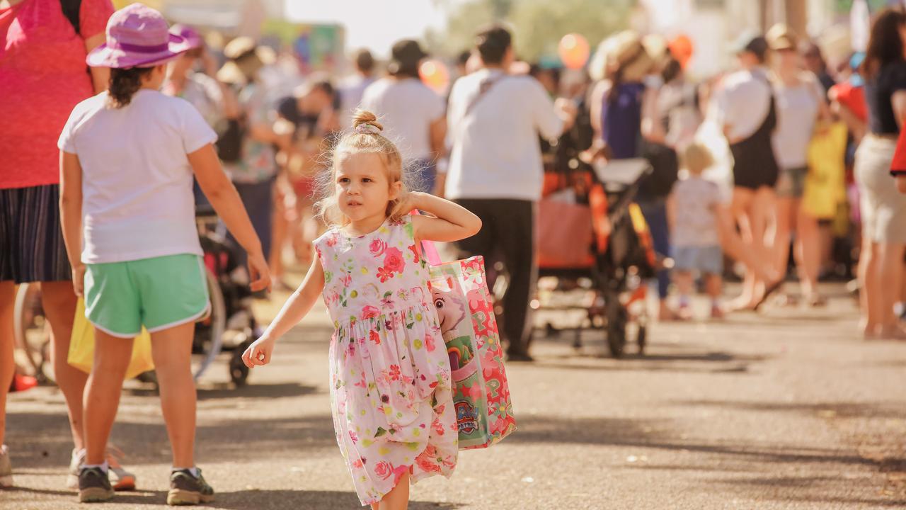 Charlotte Donovan, 3, makes her way with her showbag. Picture GLENN CAMPBELL