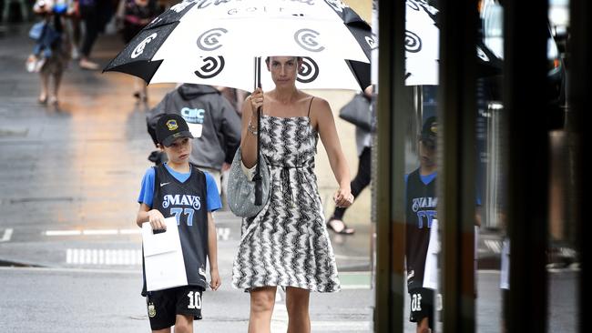 A cold front is due to move over Melbourne. Picture: NCA NewsWire / Andrew Henshaw