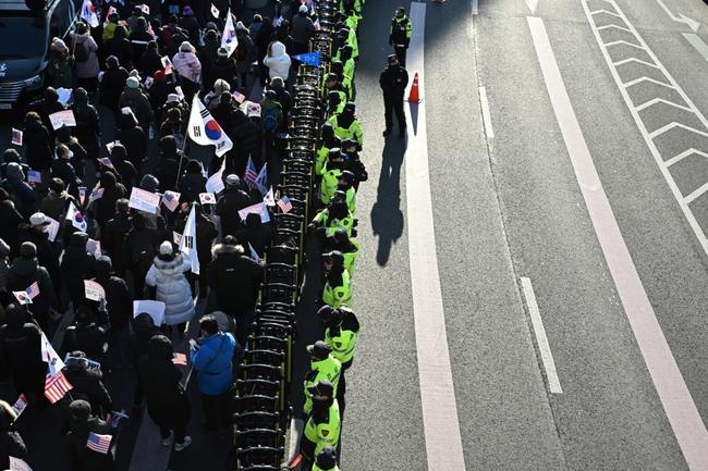 Police keep watch as supporters of South Korea's impeached President Yoon Suk Yeol gather