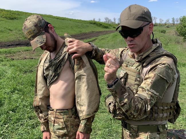 Dr Craig Jurisevic training a Ukranian soldier near the front. Photo: Supplied