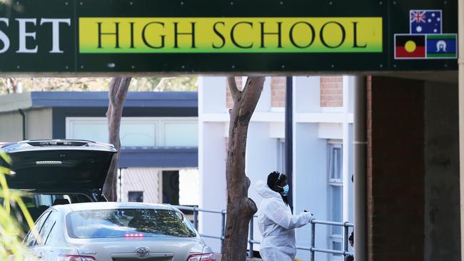 Teams move in to deep clean Morisset High School. Picture: NCA NewsWire / Peter Lorimer