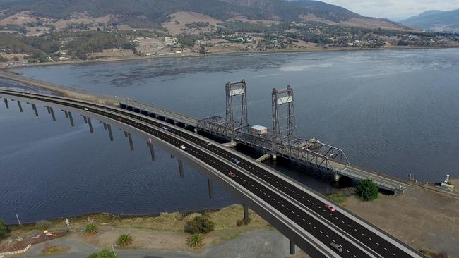 PLAN: Concept designs show the proposed Bridgewater bridge alongside the existing bridge, on the right. View is looking across the Derwent from Bridgewater to Granton.