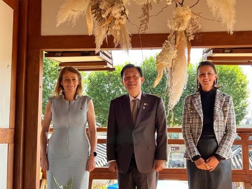 Townsville Mayor Jenny Hill, Mayor of Suwong City Jae-Jun Lee, and Townsville Enterprise CEO Claudia Brumme-Smith in South Korea. Picture: TEL.