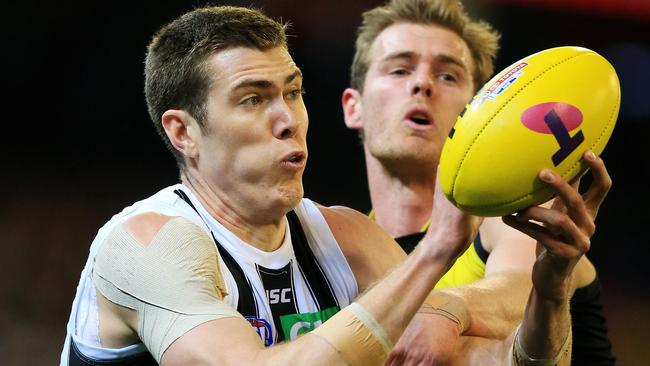 Mason Cox marks in front of David Astbury. Picture: Mark Stewart