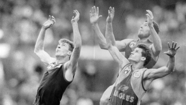 Jim Stynes and Darren Bennett fly against Glen Jakovich during the 1991 semi-final.