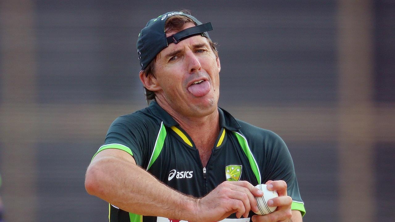 Brad Hogg wrong'un tongue video: Perth Scorchers v Adelaide Strikers match  in Big Bash League