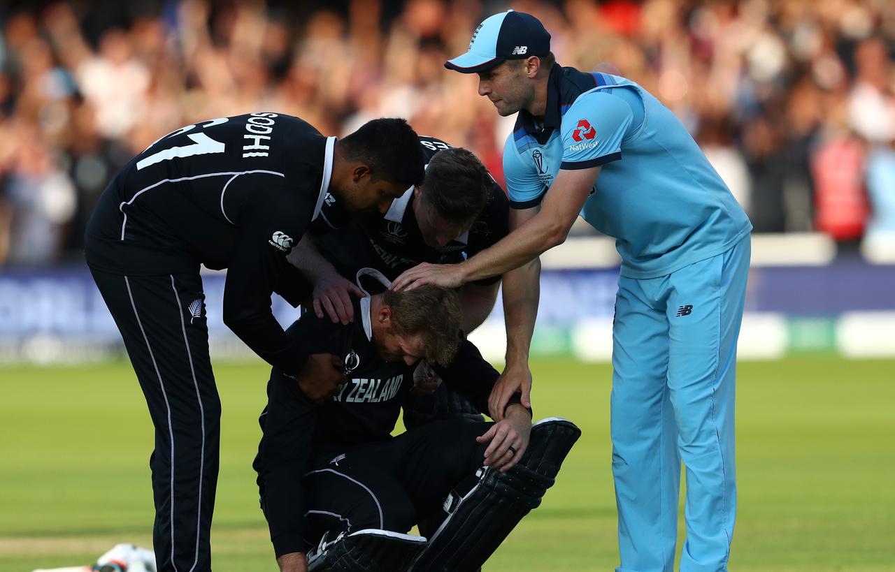 Cricket World Cup: Chris Woakes Sportsmanship Creates Iconic Image ...