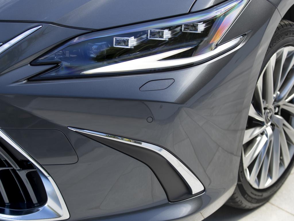 2022 Lexus ES 300h Sports Luxury.