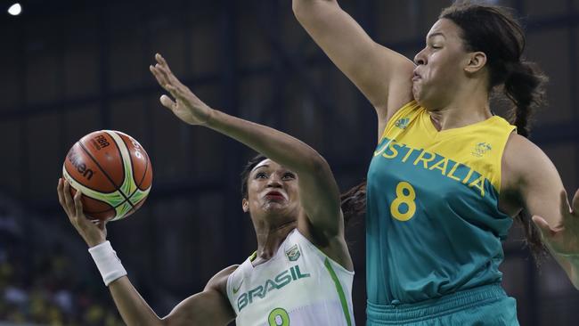 Brazil guard Iziane Castrocomes face-to-face with Liz Cambage.