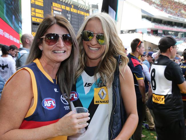 Julie Truscott and Lauren Kiss enjoy Showdown 40. Picture: Dylan Coker