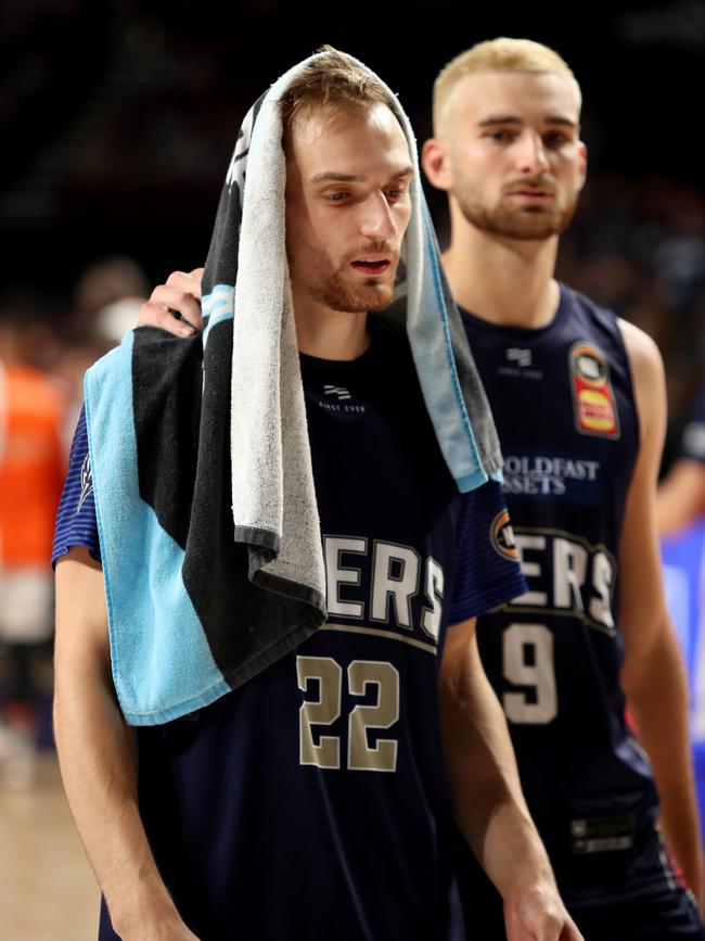 Anthony Drmic and Jack McVeigh are set to re-team at the Tasmania JackJumpers following Drimic’s signing on a one-year deal. (AAP Image/Kelly Barnes)