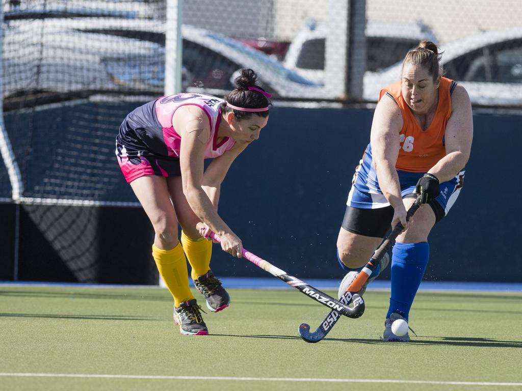 Samantha Richards (left) of Toowoomba 2 and Leah Schulz of Maryborough 1.