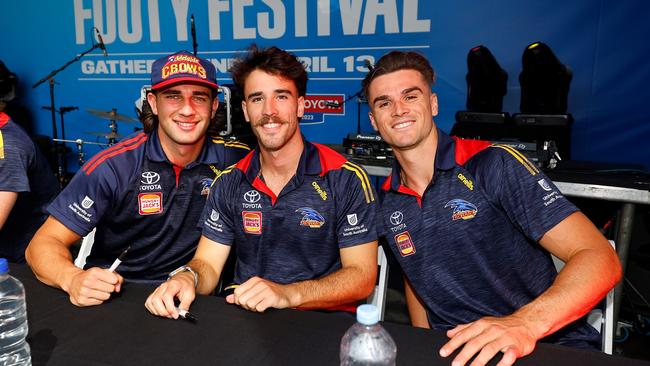 Murphy with teammate Josh Rachele and Ben Keays. Picture: Dylan Burns/AFL Photos