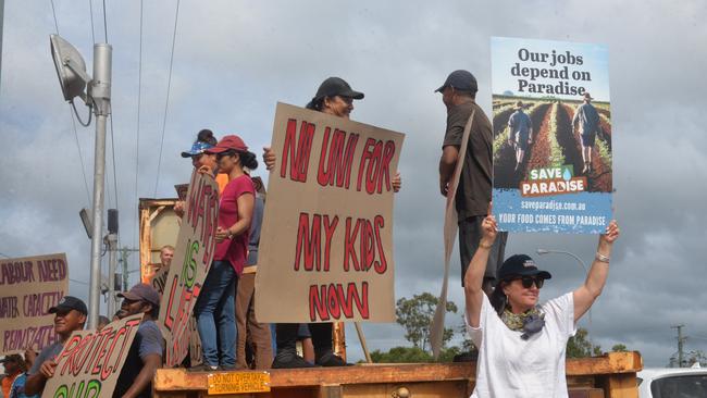 WANT TO BE HEARD: Farmers and workers rally for Paradise Dam outside the Bundaberg Courthouse.