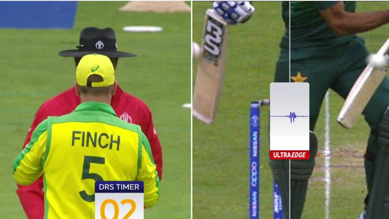 Aaron Finch reviewed Mitchell Starc's appeal against Wahab Riaz in the final two seconds.