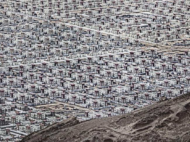 Al Ain New city on the desert Picture: Andrzej Bochenski / National Geographic Travel Photographer of the Year