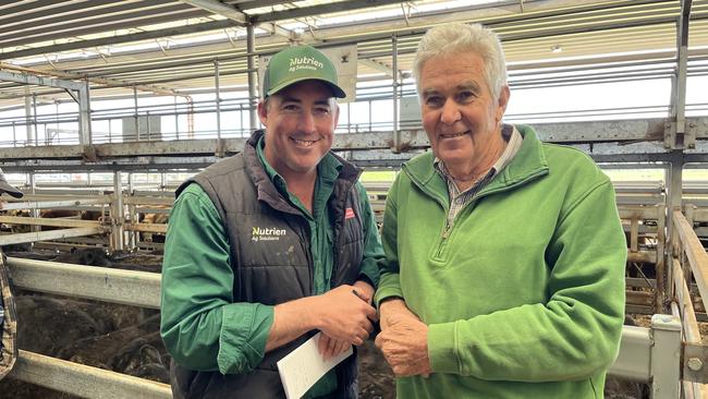 Dan Holt from Paull and Scollard Nutrien, and buyer Wal Wood from Tallangatta who bought two pens of steers from D and C Varker, paying up to 459c/kg liveweight for the run at the Wodonga store cattle sale.