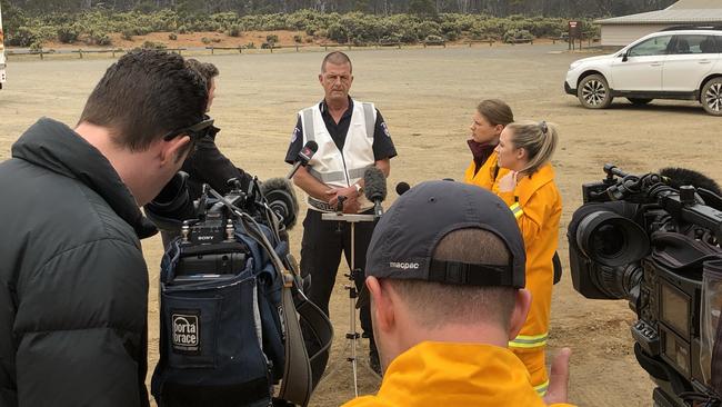 Reporters talking to Tasmanian Fire Service incident controller/deputy regional chief north Ian Bounds about the Central Highlands bushfire on Wednesday, January 23, 2019. Picture: PATRICK GEE 