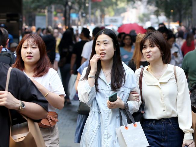 Shoppers in Pitt Street Mall, Sydney CBD. 29th  November, 2019.  Black Friday Sales.Picture by Damian Shaw