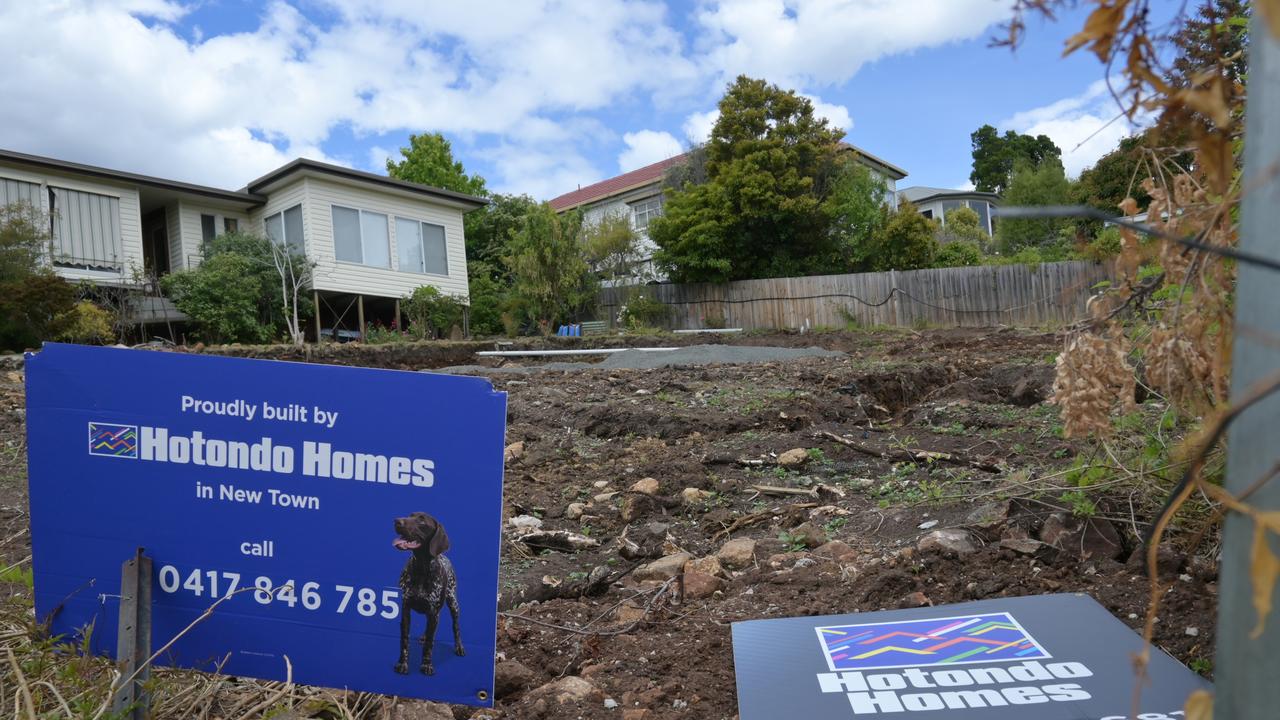 A Hotondo Homes worksite in Lindisfarne in Tasmania sits seemingly abandoned. Picture: Kenji Sato