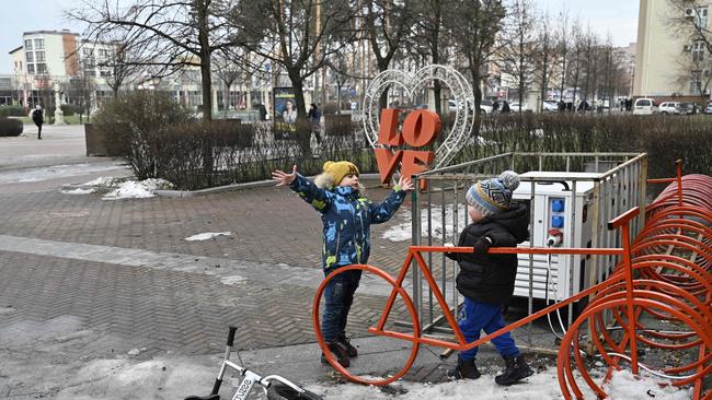 Children play in front of a public library in Irpin on New Year’s Eve.