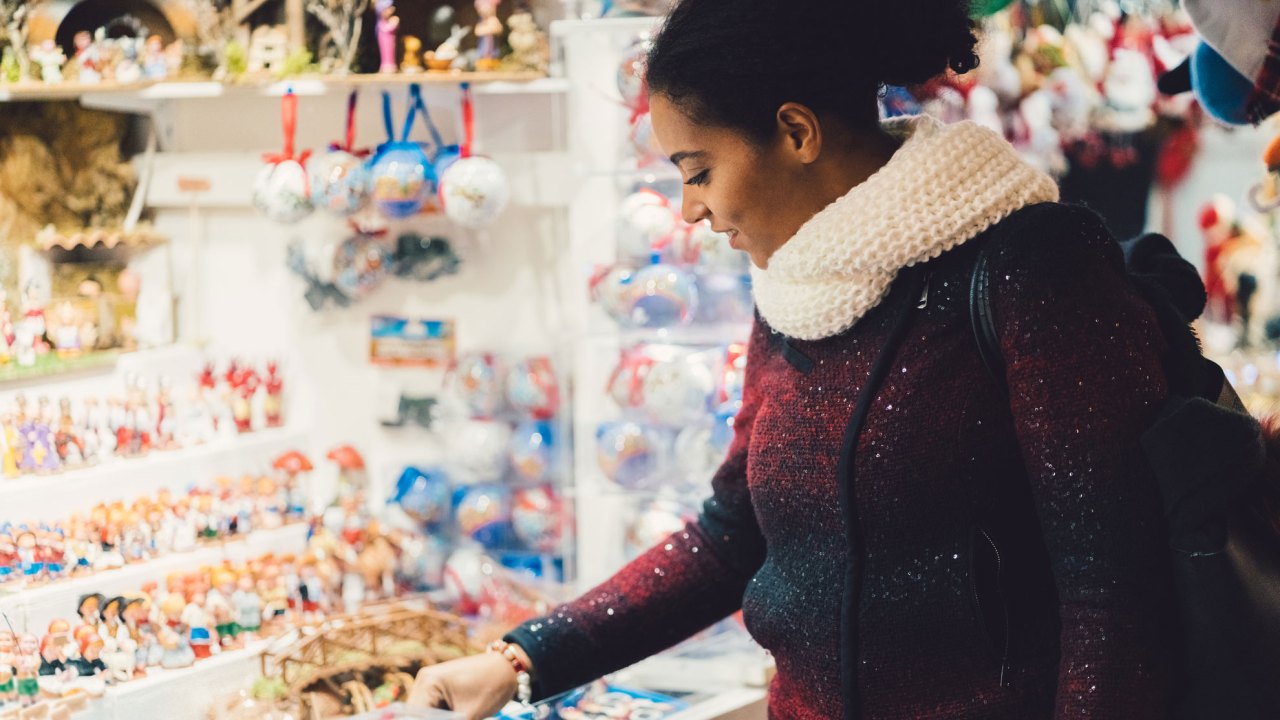 <h2>Dress in layers</h2><p><span>It&rsquo;ll be cold, but once you have your mulled wine coat on, you may get hot. </span></p>