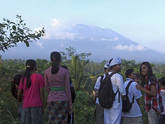 Residents observe the Mount Agung from a viewing point in Bali. But amid the volcanic eruption warnings, an earthquake was also detected in the Java Sea, off the coast of Bali. Photo: AP Photo/Firdia Lisnawati