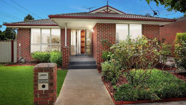 1 Chippewa Ave, Donvale sold to young professionals, after interest from four bidders at auction.