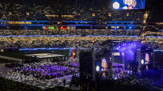 Fans laughed, cried and reflected on their favourite Warne moments. Picture: Sam Tabone/Getty Images