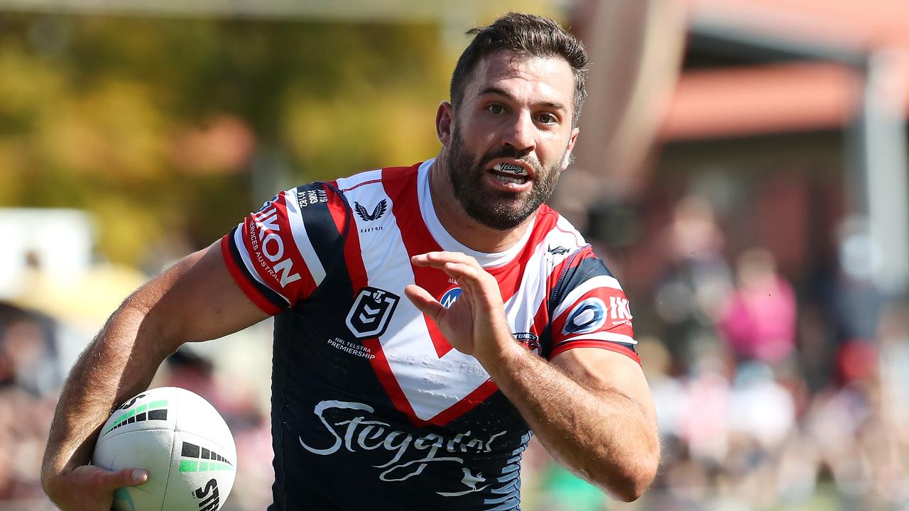 TOOWOOMBA, AUSTRALIA – AUGUST 22: James Tedesco of the Roosters runs the ball during the round 23 NRL match between the St George Illawarra Dragons and the Sydney Roosters at Clive Berghofer Stadium, on August 22, 2021, in Toowoomba, Australia. (Photo by Jono Searle/Getty Images)