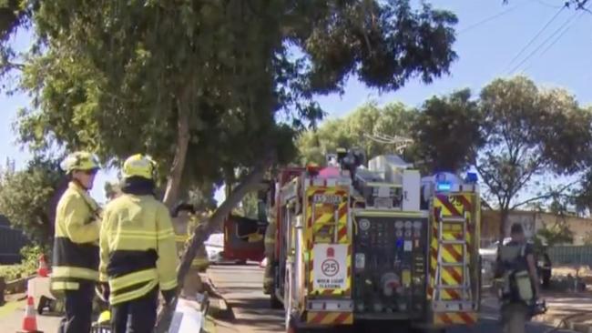 Quick-thinking tradies are being praised for helping save a young family's home from a fire at Para Hills. Picture:7NEWS