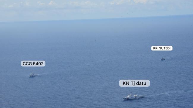 Indonesian navy and coastguard vessels KN TJ Datu and KRI Sutedi eject a Chinese Coastguard vessel from Indonesia’s north Natuna waters.