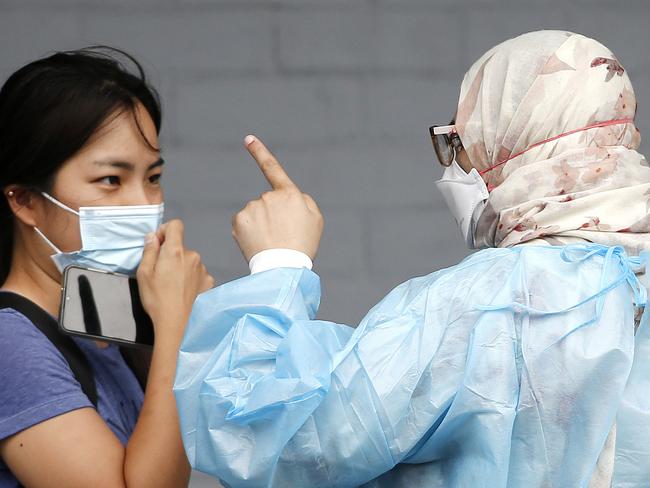 BRISBANE, AUSTRALIA - NewsWire Photos - JANUARY 6TH 2022:  Brisbane residents pictured queuing for testing at the Mater due to the recent Covid-19 Omicron strain outbreak.  Picture: NCA NewsWire / Josh Woning