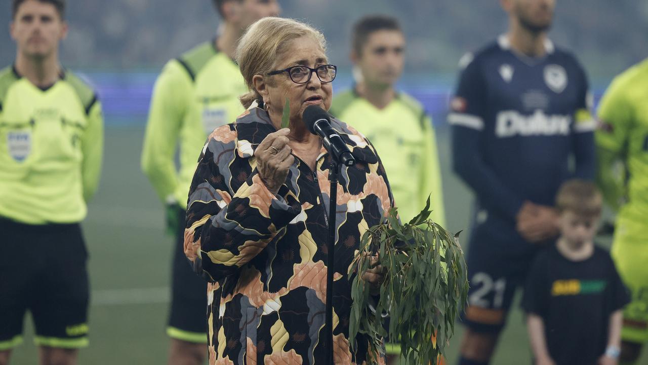 Aunty Joy Murphy Wandin performs an acknowledgement to country. Photo by Daniel Pockett/Getty Images.